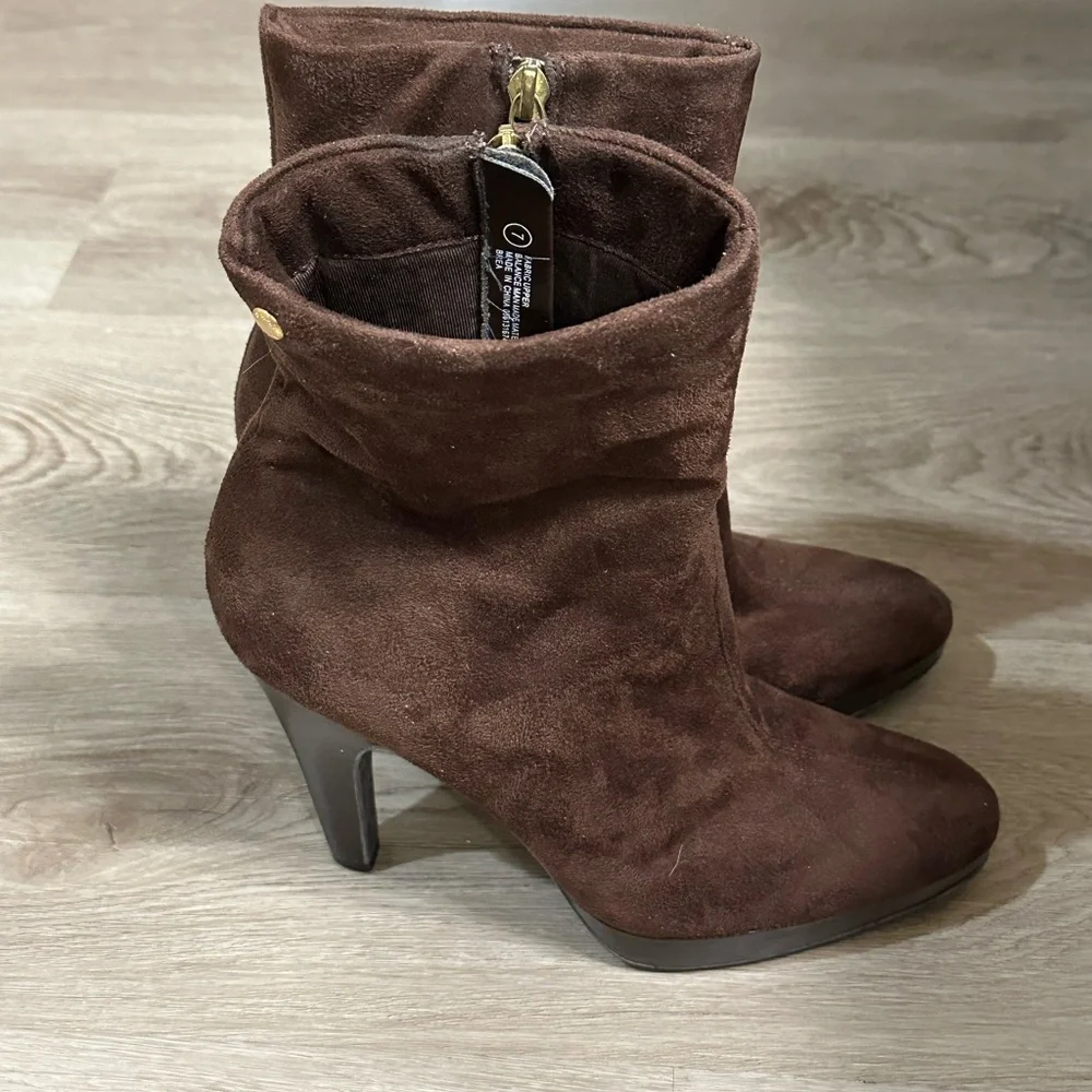 Isaac Mizrahi Chocolate Brown Suede Ankle Boots Womens Size 7 Preowned target - Picture 12 of 12